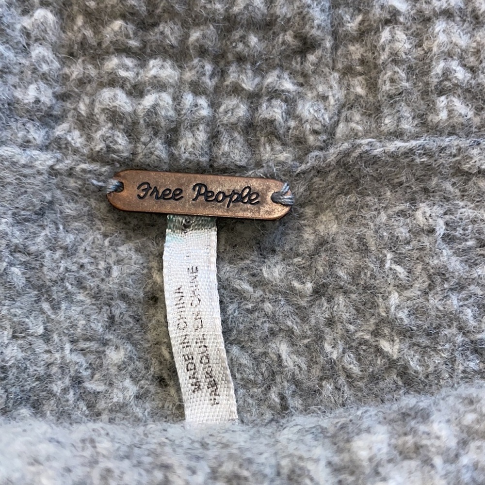 Bottom Has A Bit Of Flair- Little Longer In Back - image 3